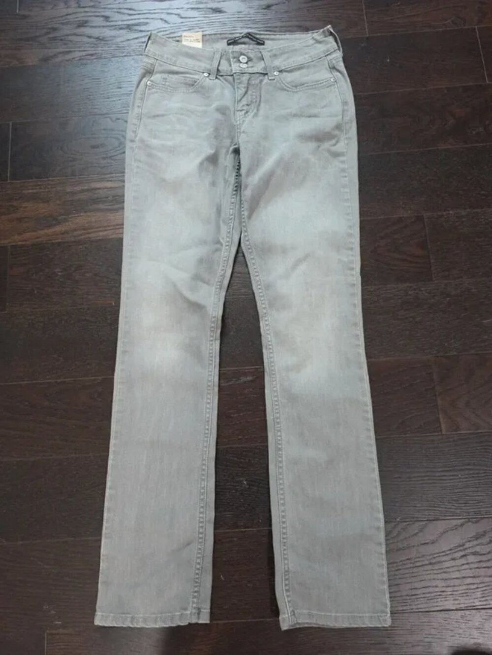 NWT Women's Levi's sz 4 medium Grey Charm Slender Straight 526 Jeans